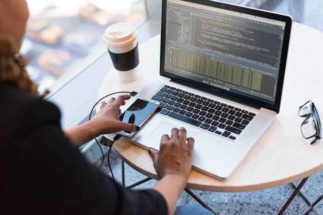 A business woman using software on a laptop